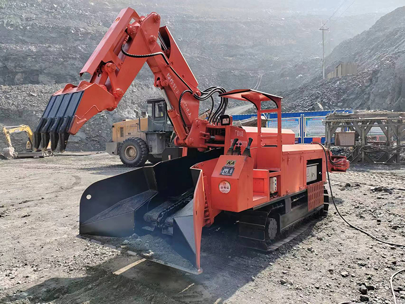 120型輪式皮帶扒渣機加破碎錘，大塊石頭也能上